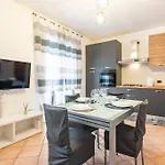 Limone - Featuring A Private Garden And Access To A Pool Daire