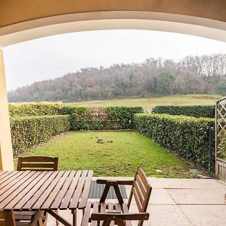 Limone - Featuring A Private Garden And Access To A Pool Daire Barcuzzi